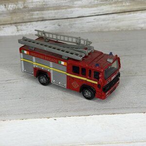 Matchbox Models Of Yesteryear Irish Fire Brigade 1/43 Diecast Red Truck 61055 GC